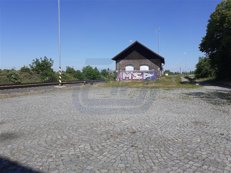 Luštěnice - zpevněná plocha k pronájmu