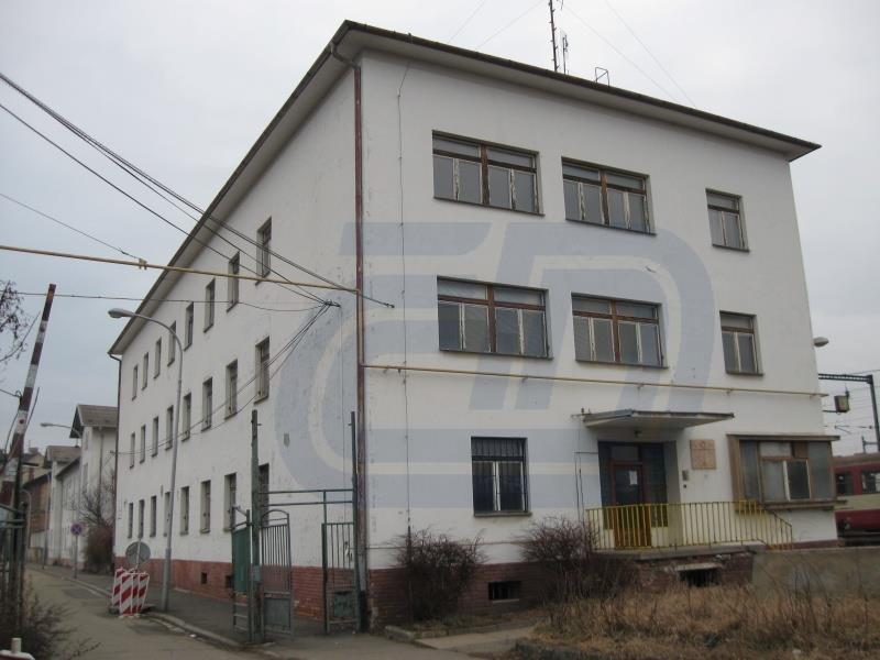 Pronájem administrativních prostor v budově na ulici Rosická 354/1